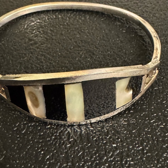 Vintage Black Silver Geometric Abalone Inlay Alpaca Bracelet - Picture 4 of 6